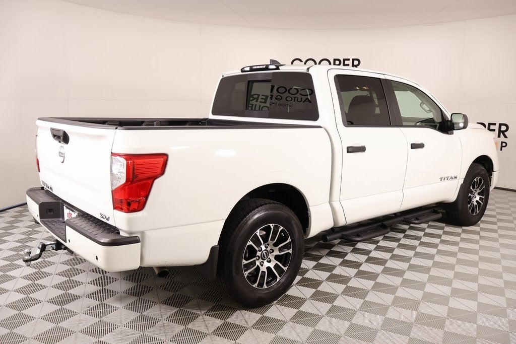 2024 Nissan TITAN SV