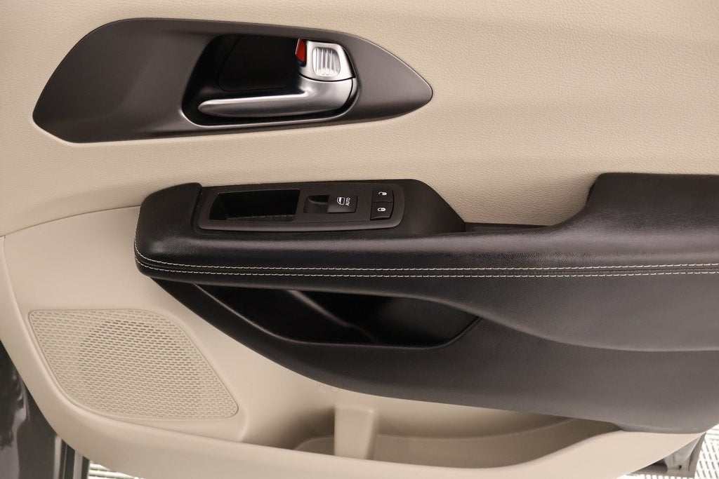 2022 Chrysler Pacifica Hybrid TOURING L