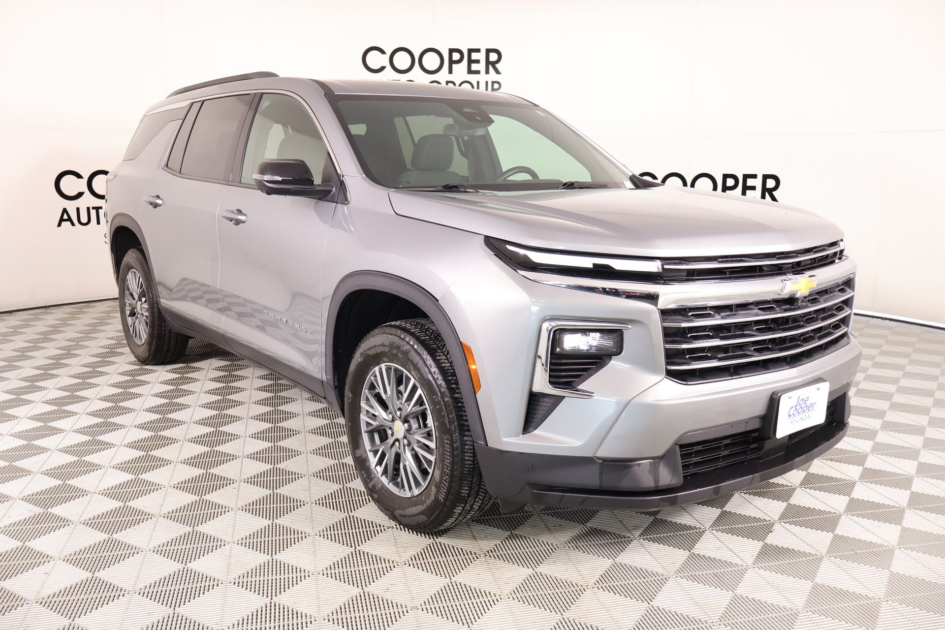 2024 Chevrolet Traverse LT