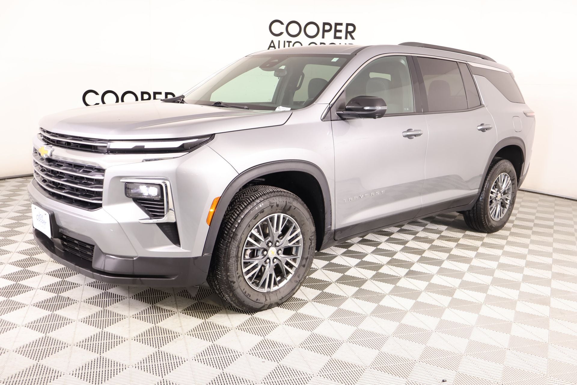 2024 Chevrolet Traverse LT