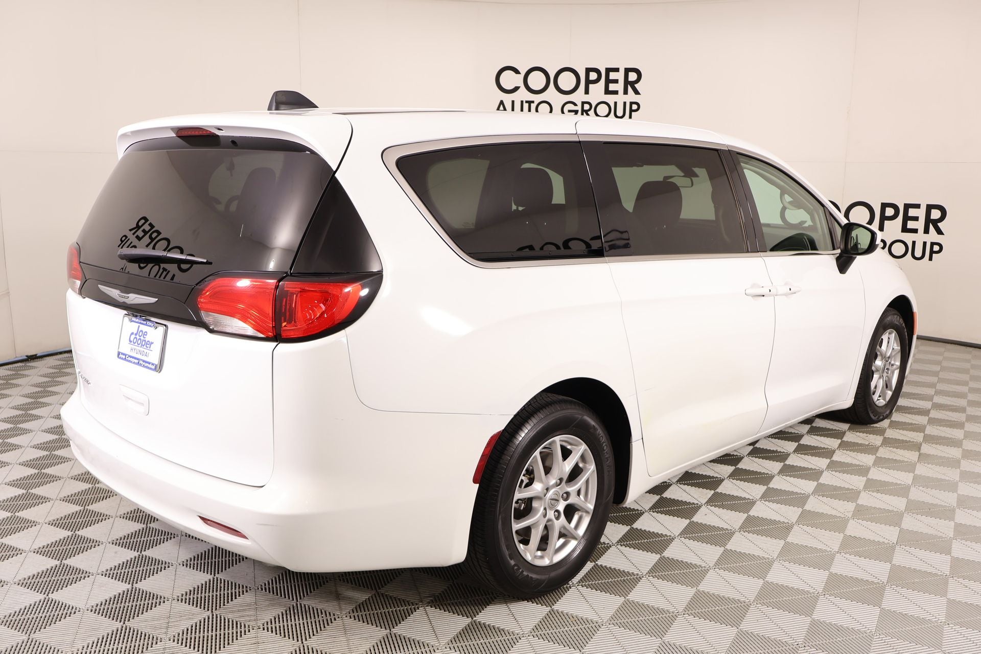 2022 Chrysler Voyager LX