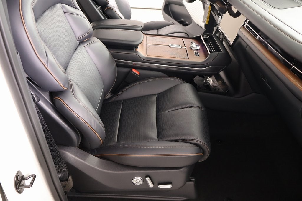 2025 Lincoln Navigator Black Label