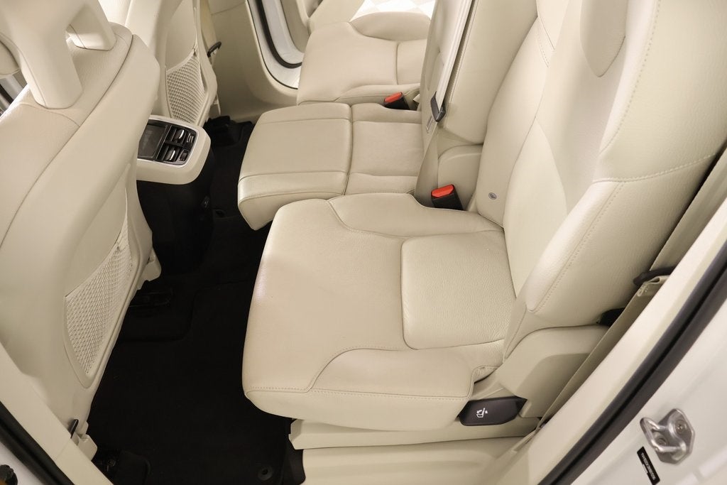 2022 Volvo XC90 T5 Momentum