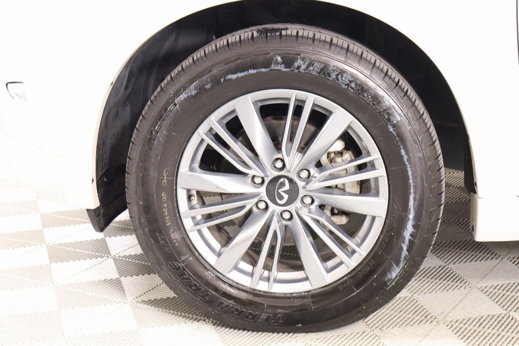 2023 INFINITI QX80 LUXE