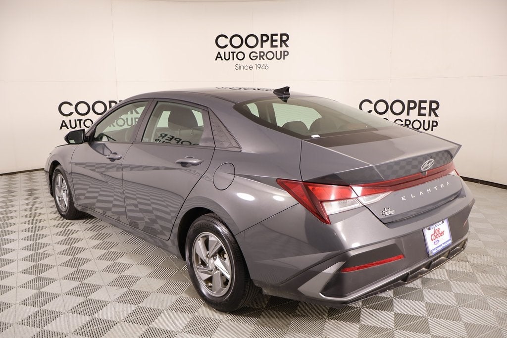 2024 Hyundai Elantra SE