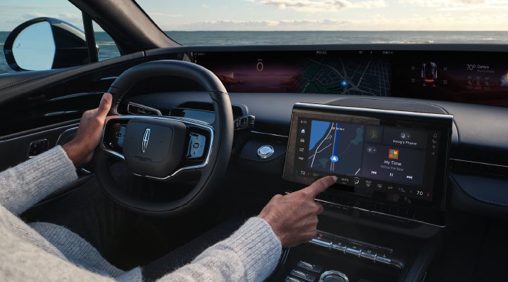 The driver of a 2025 Lincoln Nautilus® SUV interacts with the new Lincoln Digital Experience. | Joe Cooper Lincoln of Edmond in Oklahoma City OK