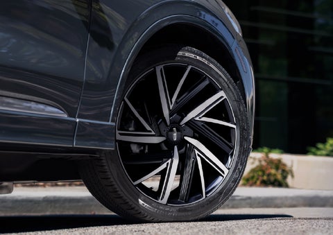 The wheel of the 2026 Lincoln Aviator® SUV is shown slightly angled out | Joe Cooper Lincoln of Edmond in Oklahoma City OK